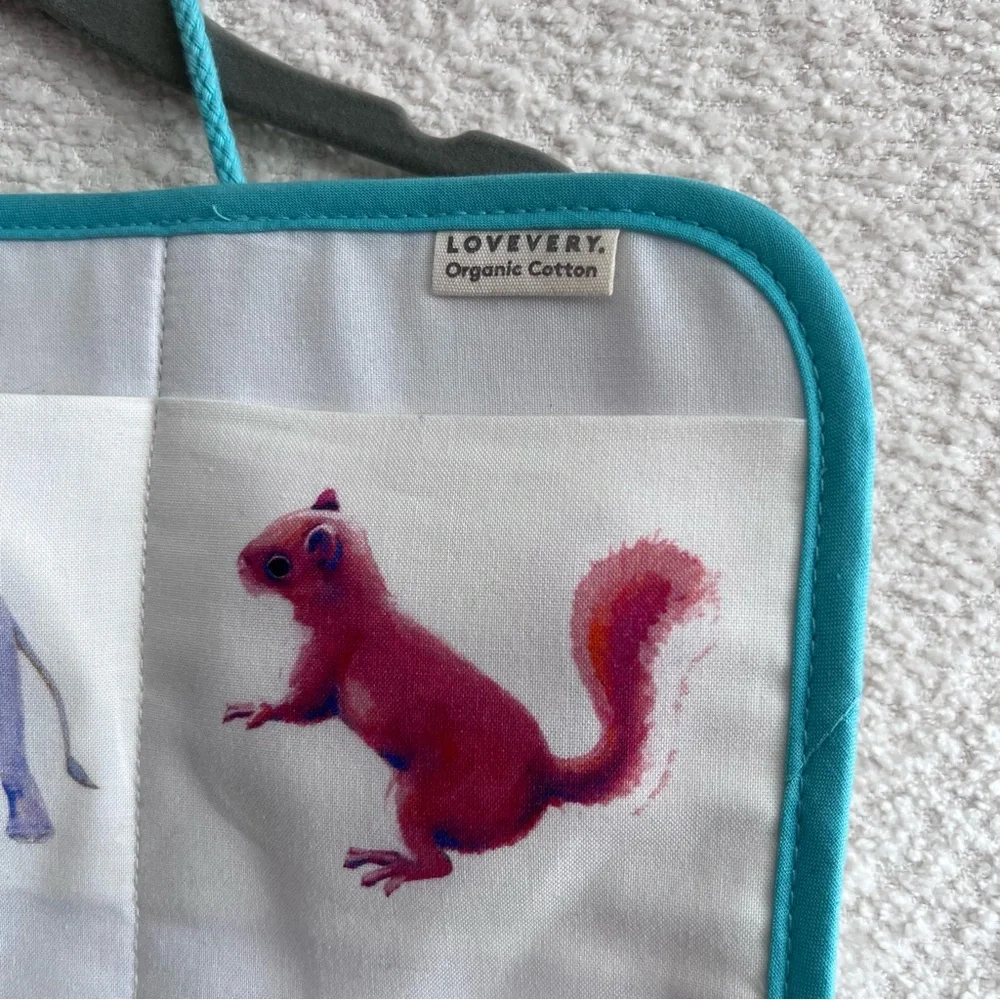 Lovevery Quilted Critter Pockets 9 Pockets Organic Cotton White‎ Blue Matching